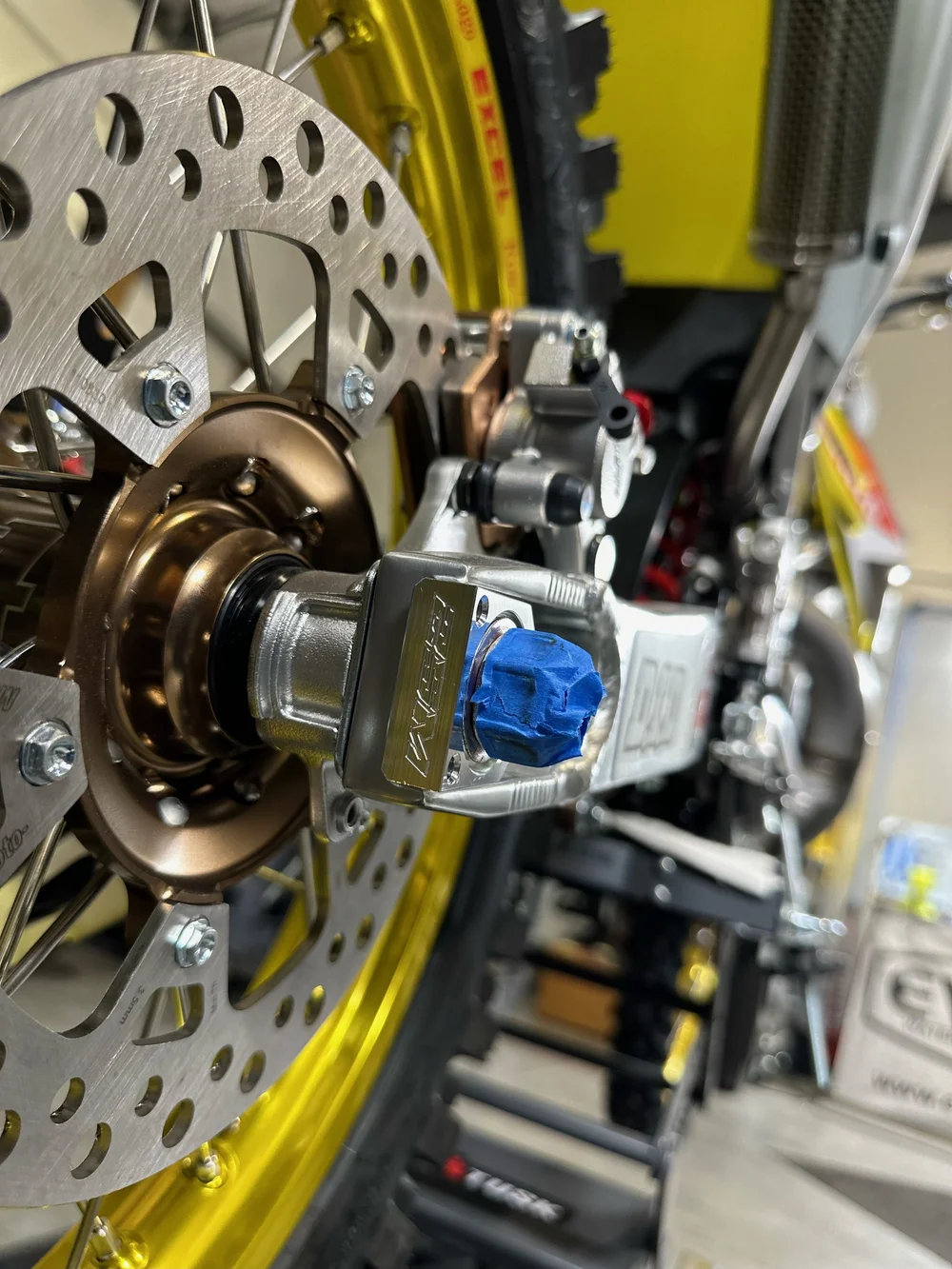 2SM Billet Axle Blocks - Suzuki RM 250 + RM125 2001-2008 — 2SM